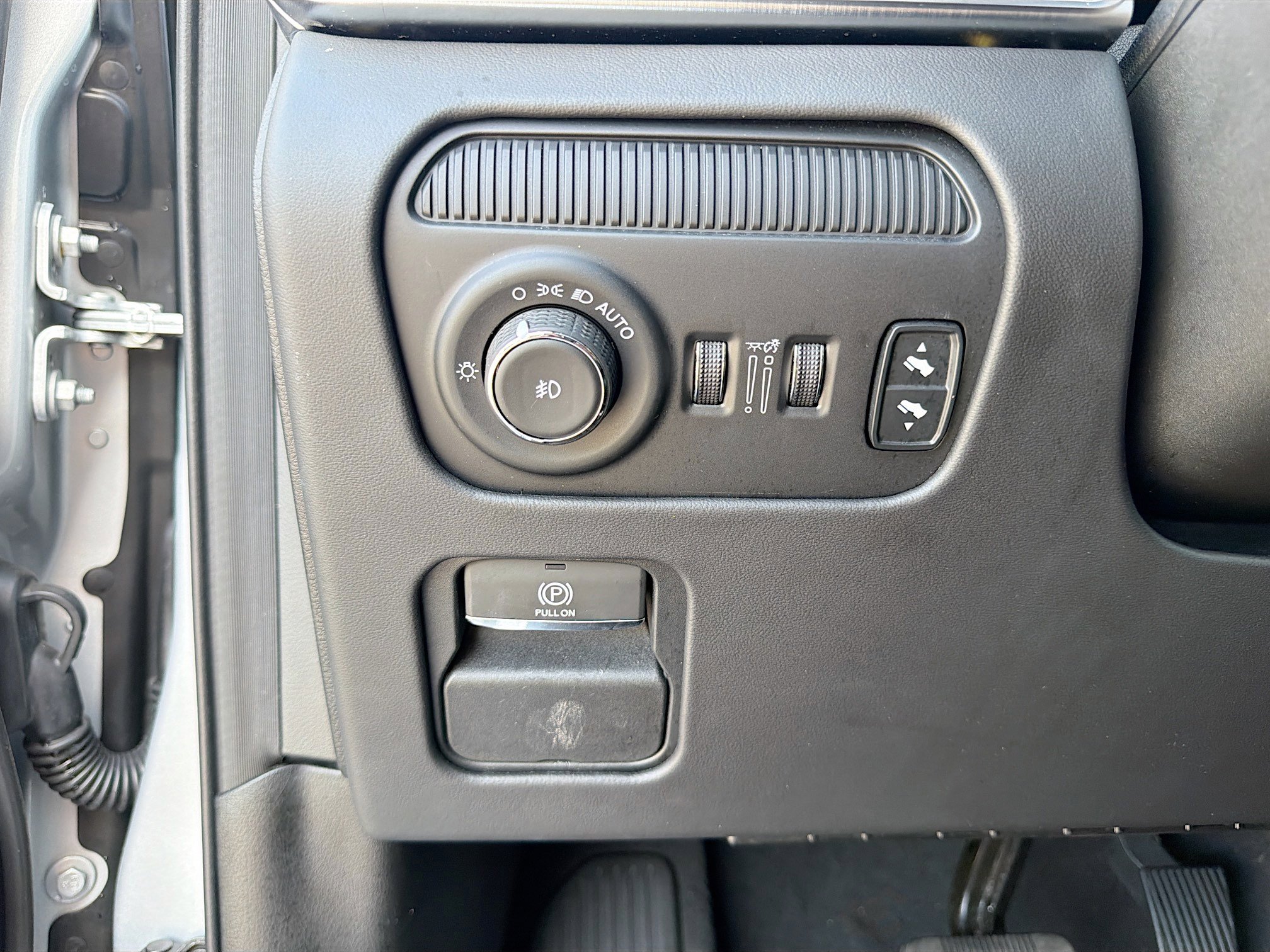 Used 2024 Jeep Grand Wagoneer L Series III image 37