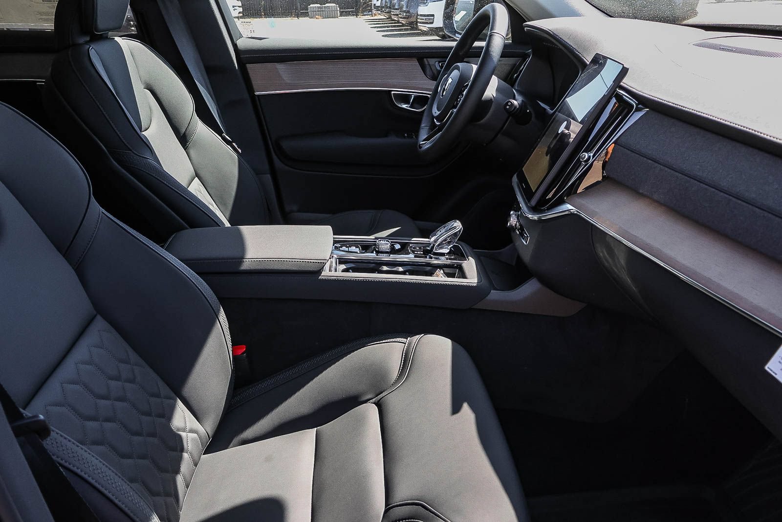 New 2026 Volvo XC90 B6 Plus w/ Protection Package AWD/4WD image 17