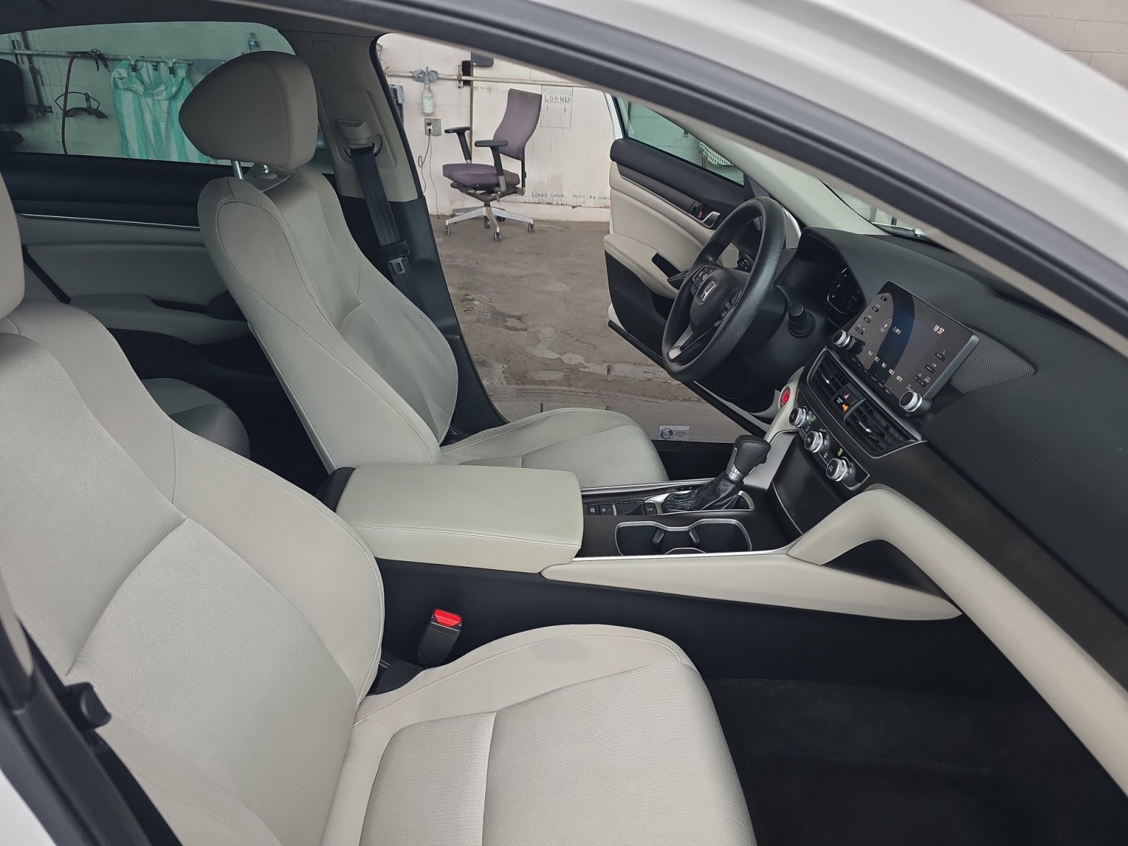 Used 2018 Honda Accord LX image 19