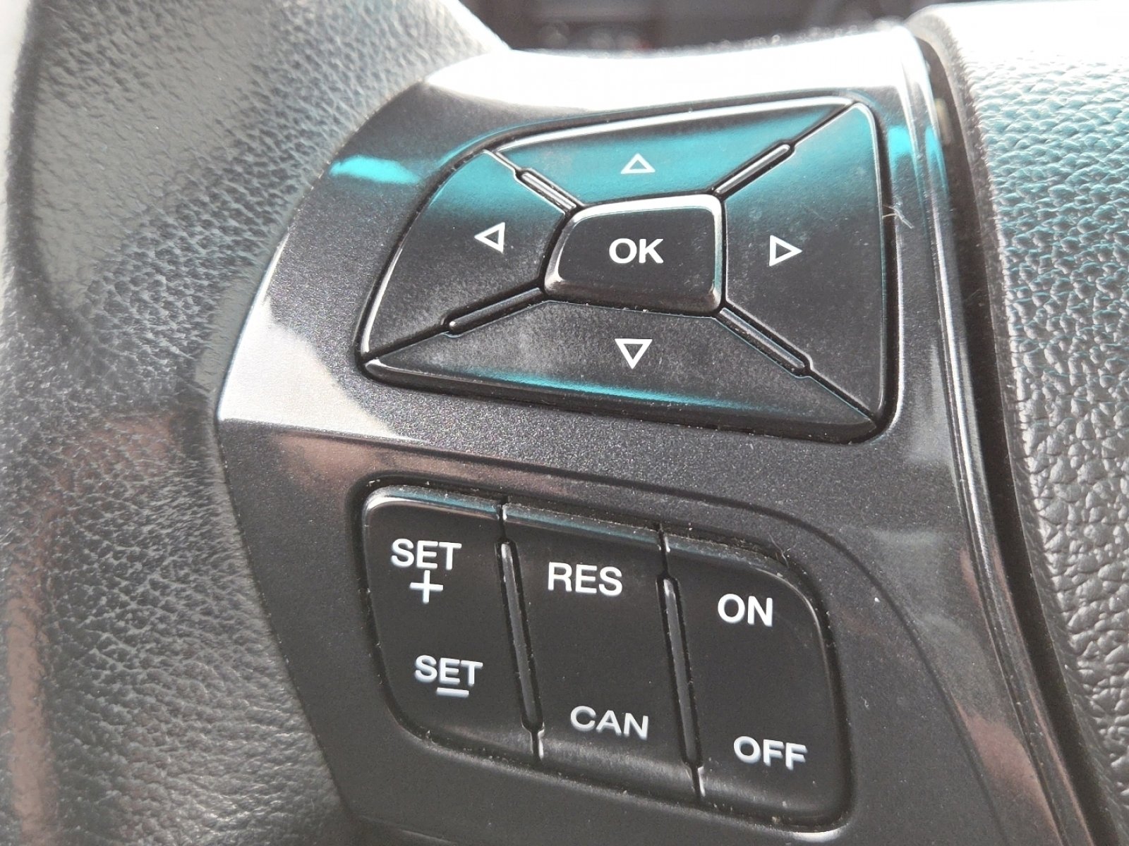 Used 2016 Ford Explorer XLT w/ Equipment Group 202A image 7