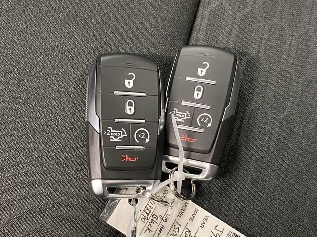 New 2026 RAM 1500 4x4 Crew Cab image 33