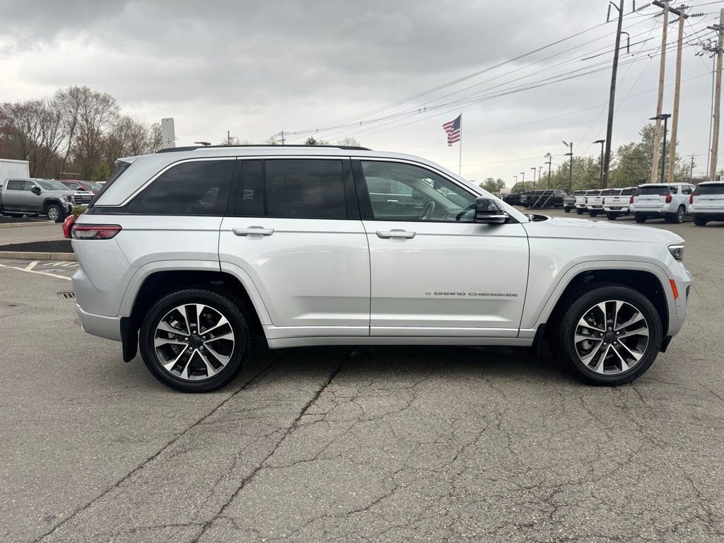 Used 2022 Jeep Grand Cherokee Overland w/ Luxury Tech Group IV AWD/4WD image 8