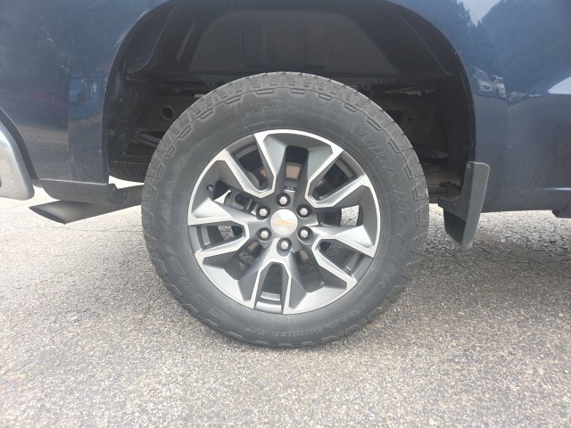 Used 2023 Chevrolet Silverado 1500 LT AWD/4WD image 12