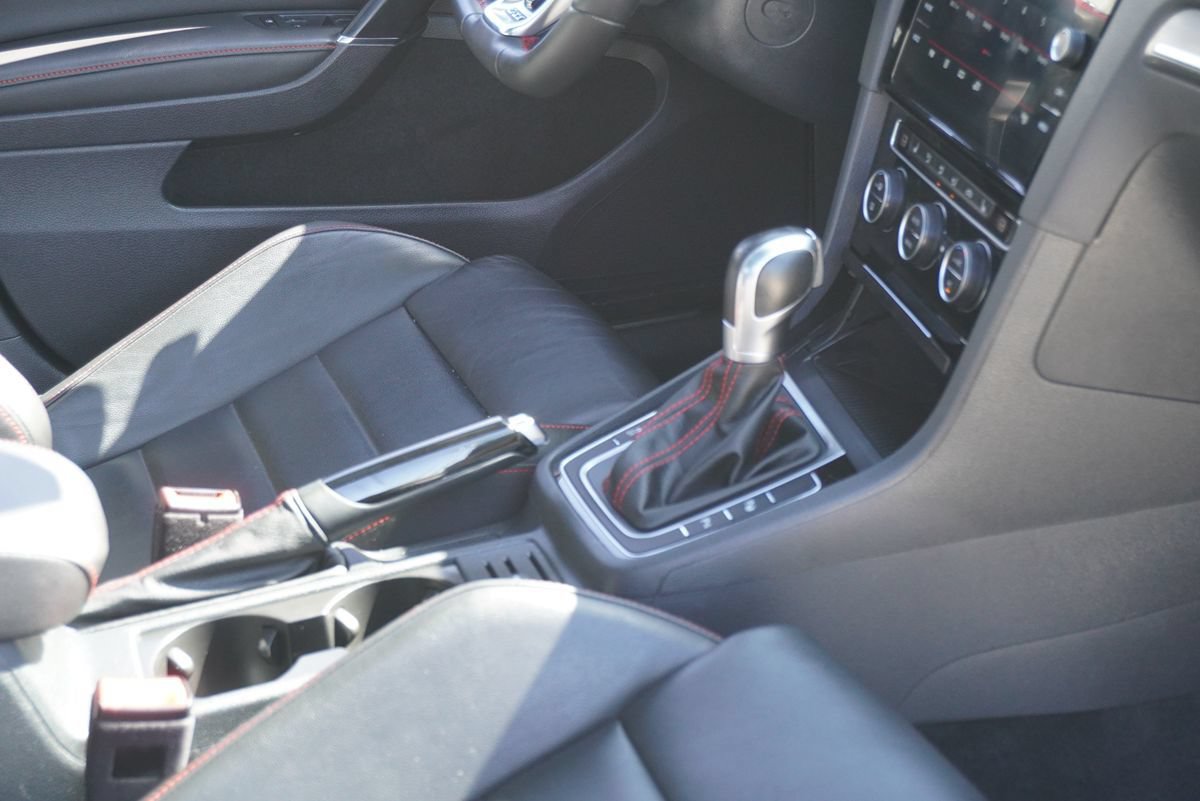 Used 2019 Volkswagen GTI SE FWD image 17