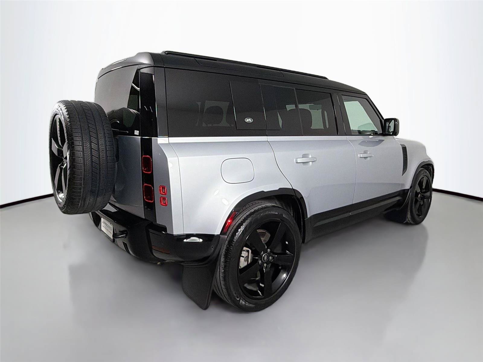 Used 2024 Land Rover Defender 110 X-Dynamic SE AWD/4WD image 5