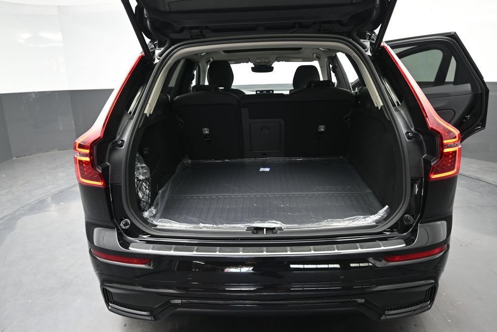 New 2026 Volvo XC60 T8 Plus w/ Climate Package PRO AWD/4WD image 13