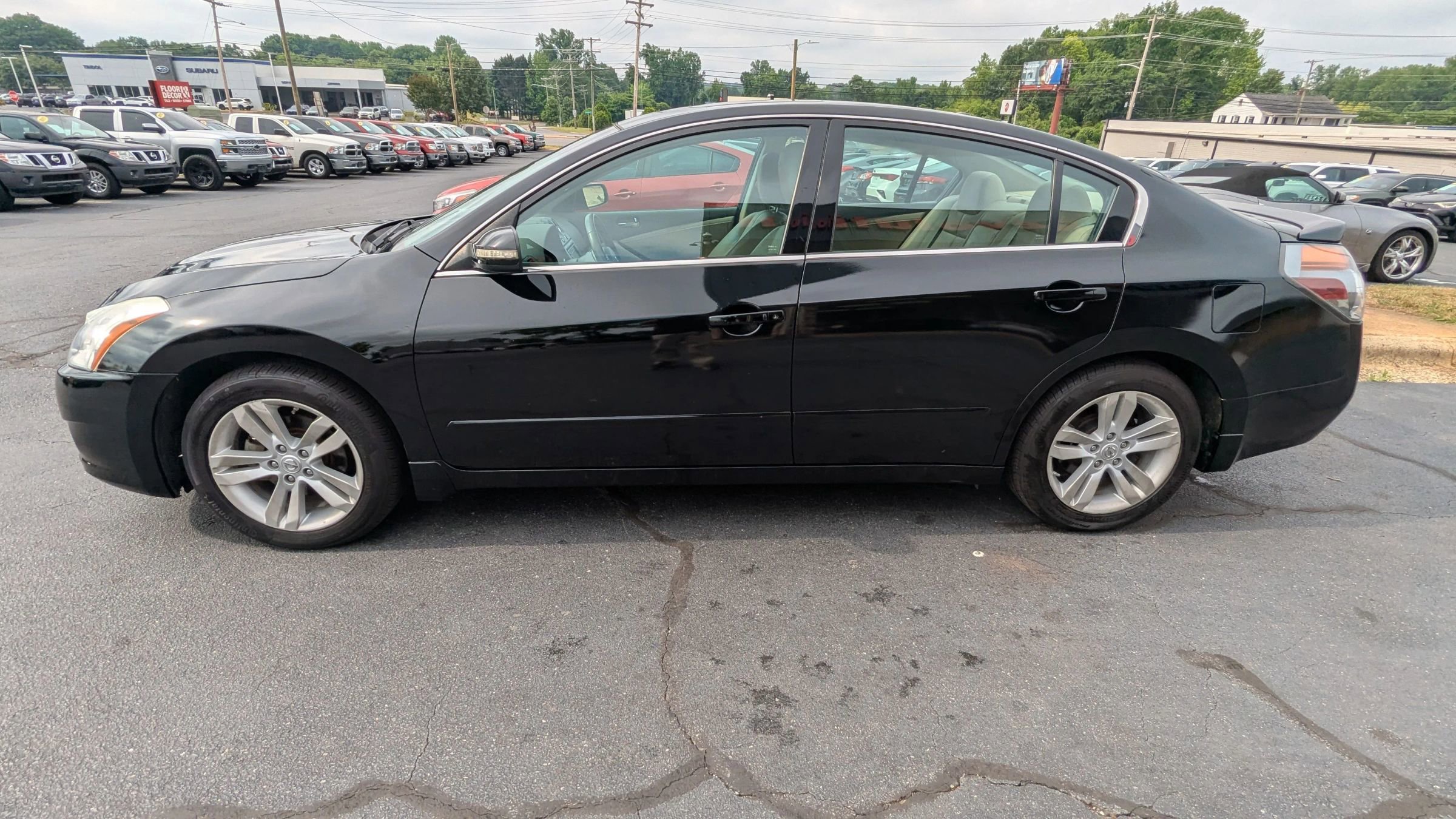 Used 2012 Nissan Altima 3.5 SR w/ Sport Pkg FWD image 4