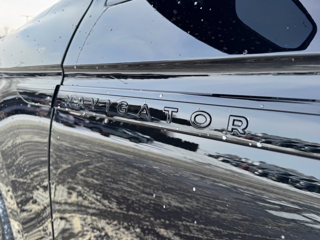 New 2026 Lincoln Navigator Reserve w/ Jet Appearance Package image 5