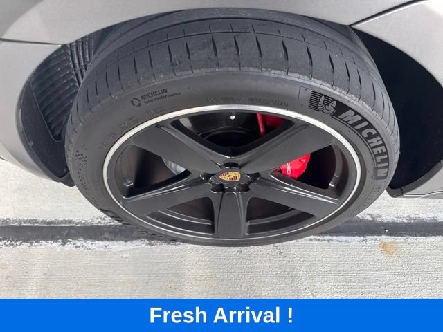Used 2018 Porsche Macan Turbo AWD/4WD image 19