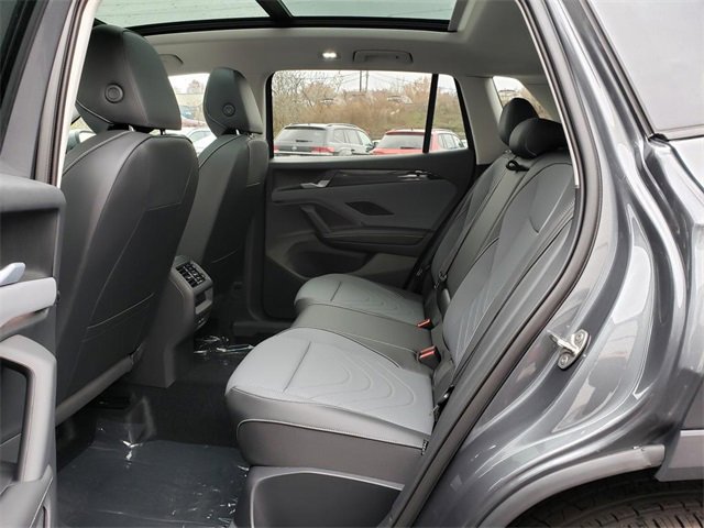 New 2025 Volkswagen Tiguan SE image 8