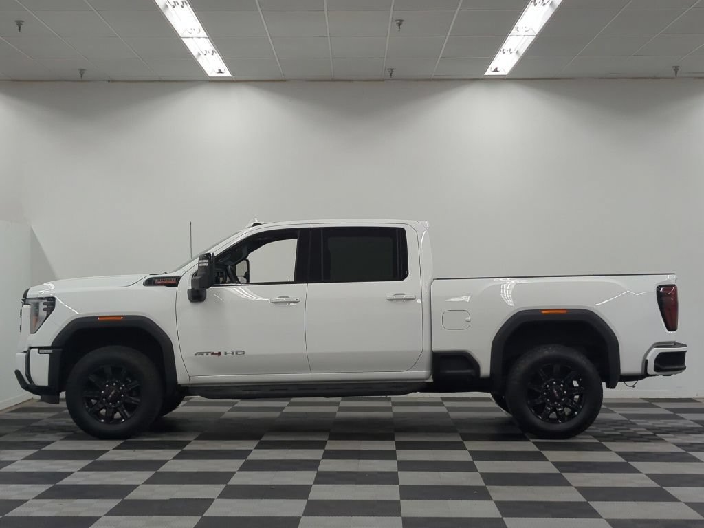 Used 2026 GMC Sierra 2500 AT4 w/ Technology Package AWD/4WD image 4