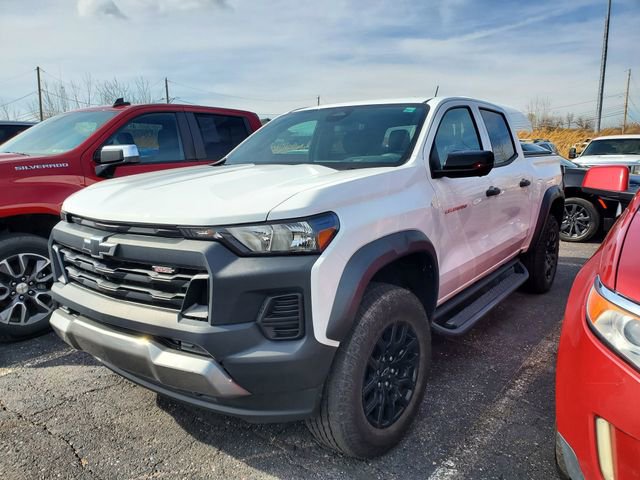 Used 2024 Chevrolet Colorado Trail Boss w/ Technology Package AWD/4WD image 2