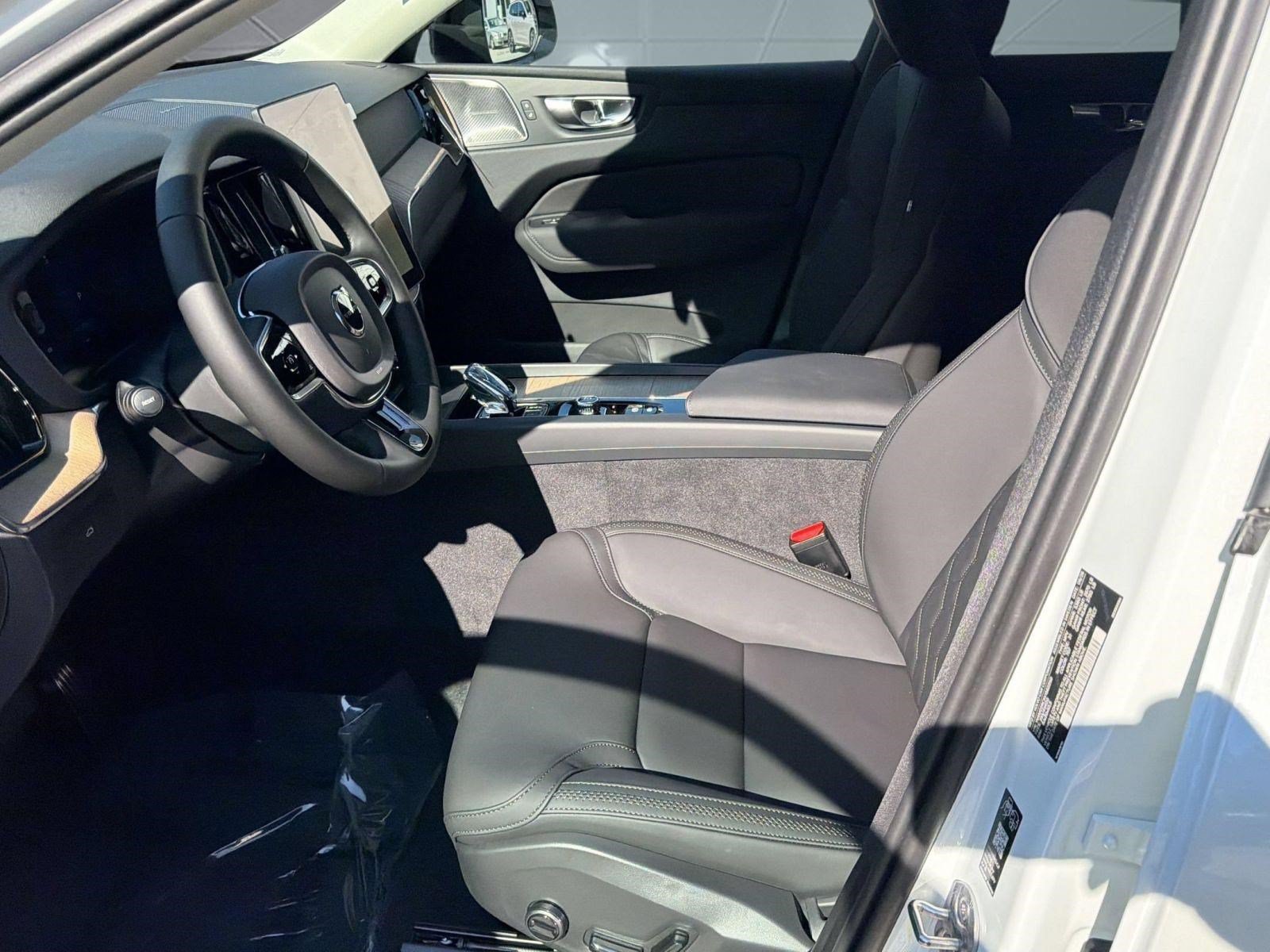 New 2027 Volvo XC60 B5 Plus AWD/4WD image 5