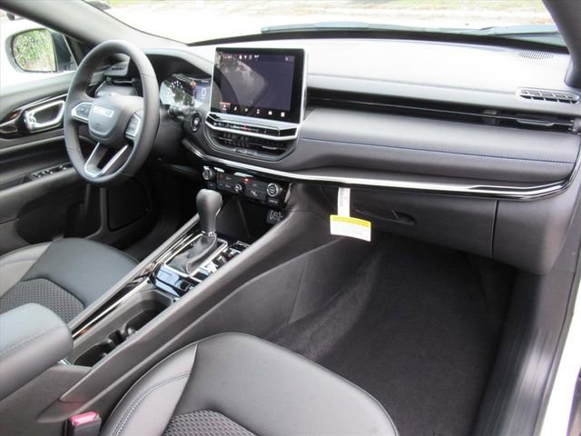 New 2026 Jeep Compass Latitude image 10