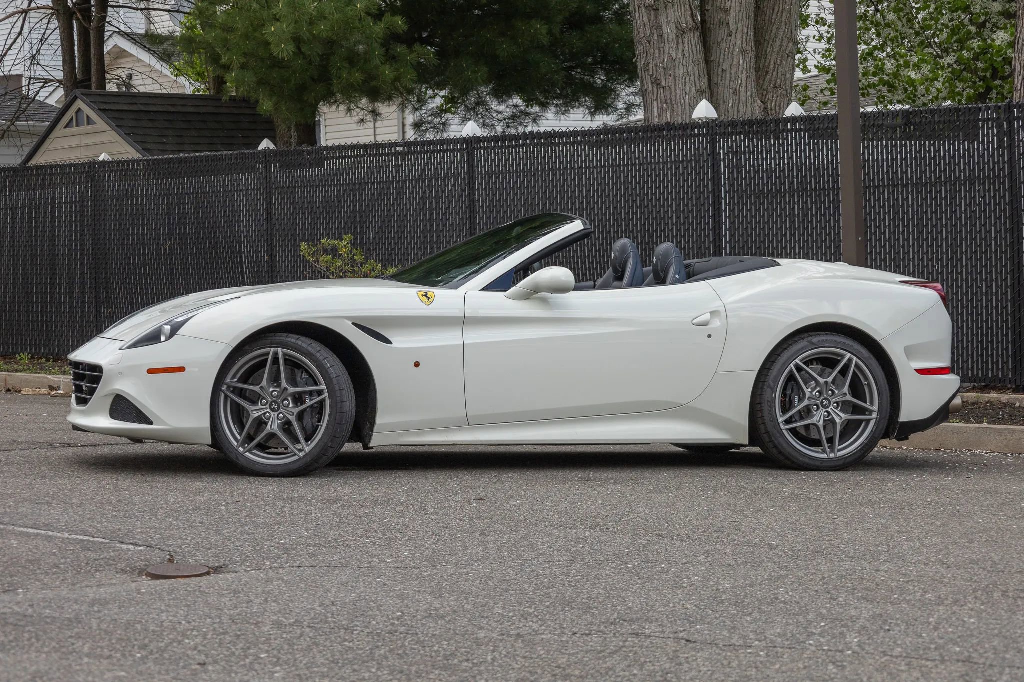 Used 2016 Ferrari California T RWD image 12
