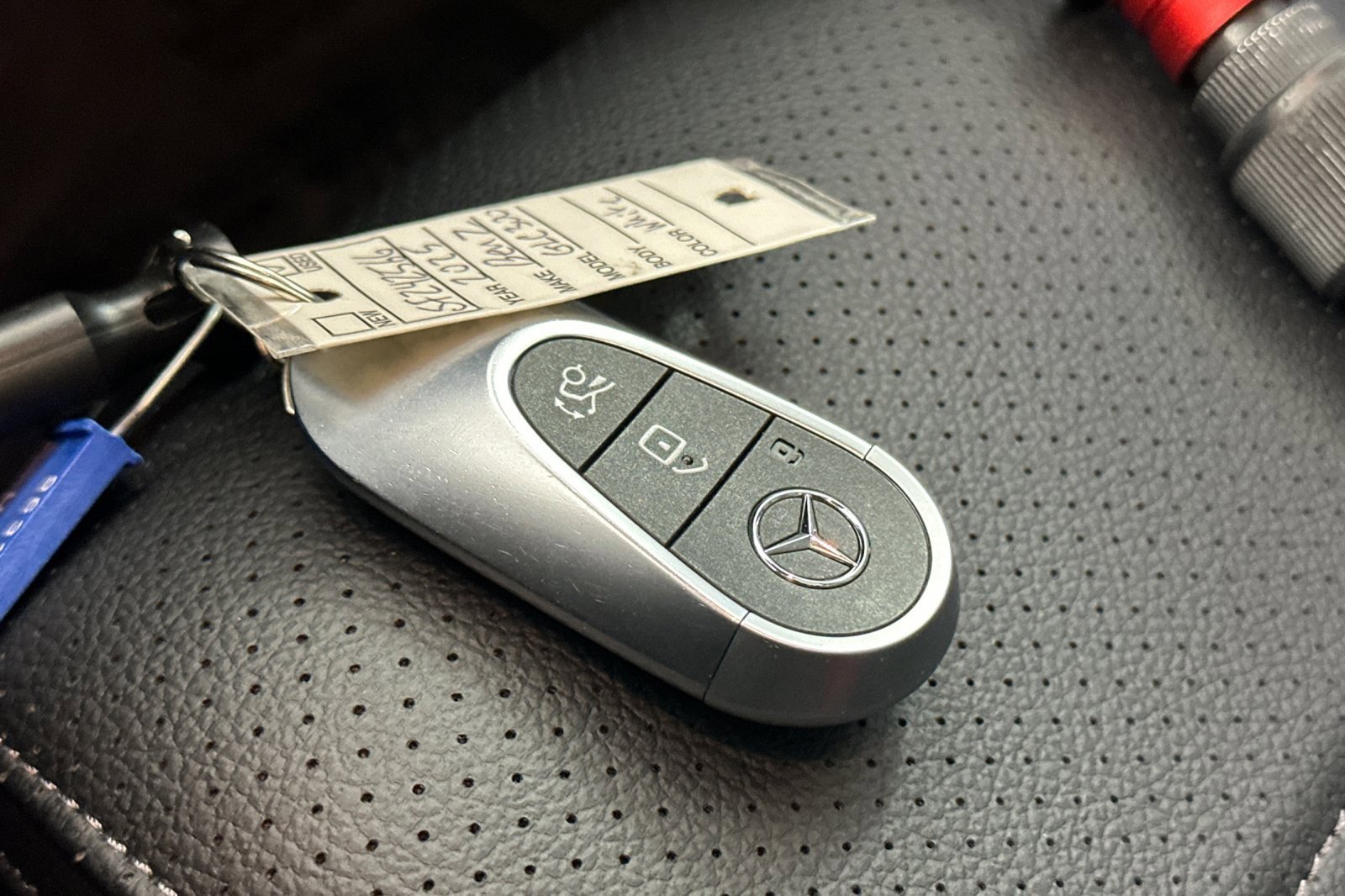 Used 2025 Mercedes-Benz GLC 300 4MATIC image 24