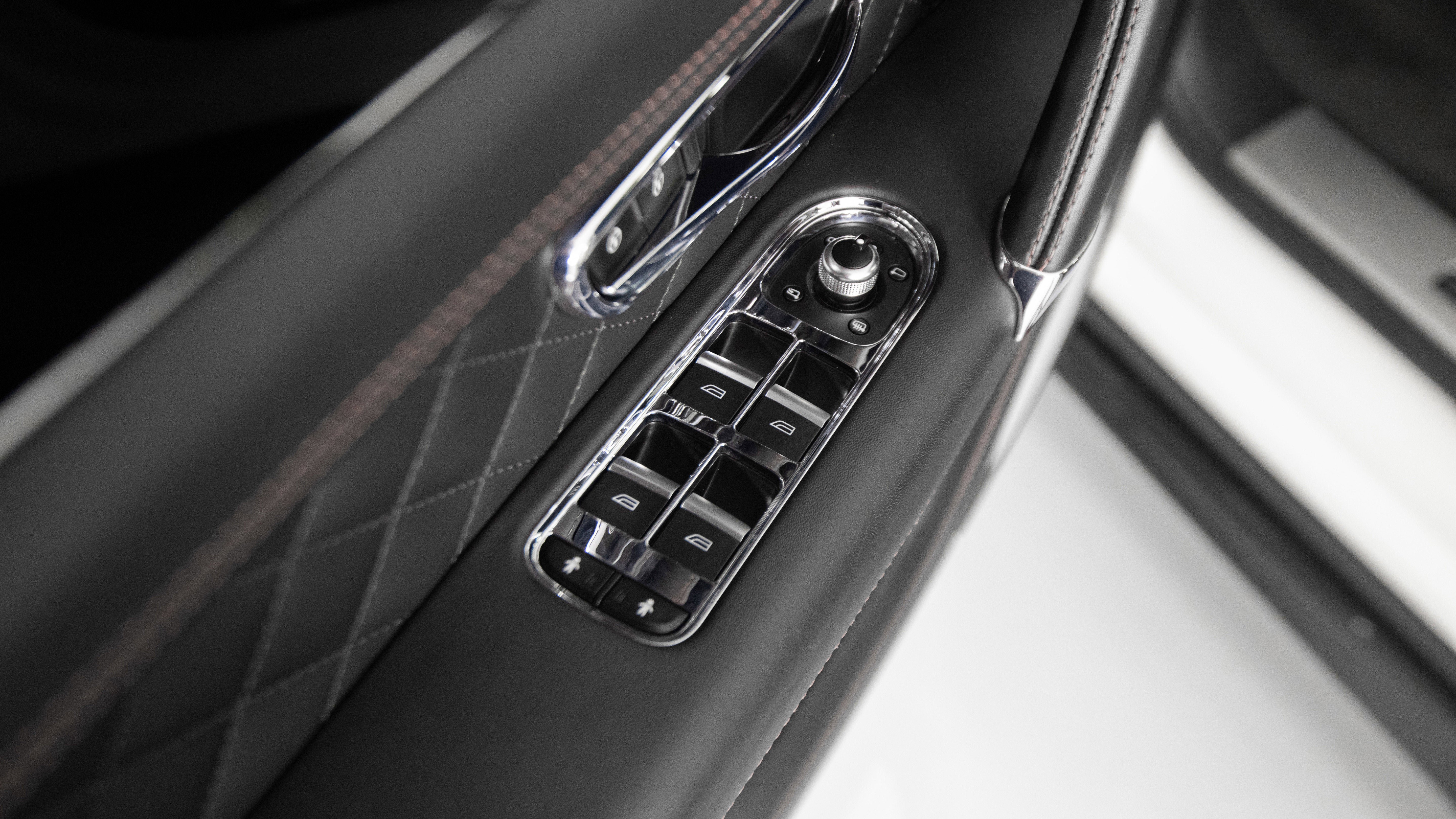 Used 2018 Bentley Bentayga image 36