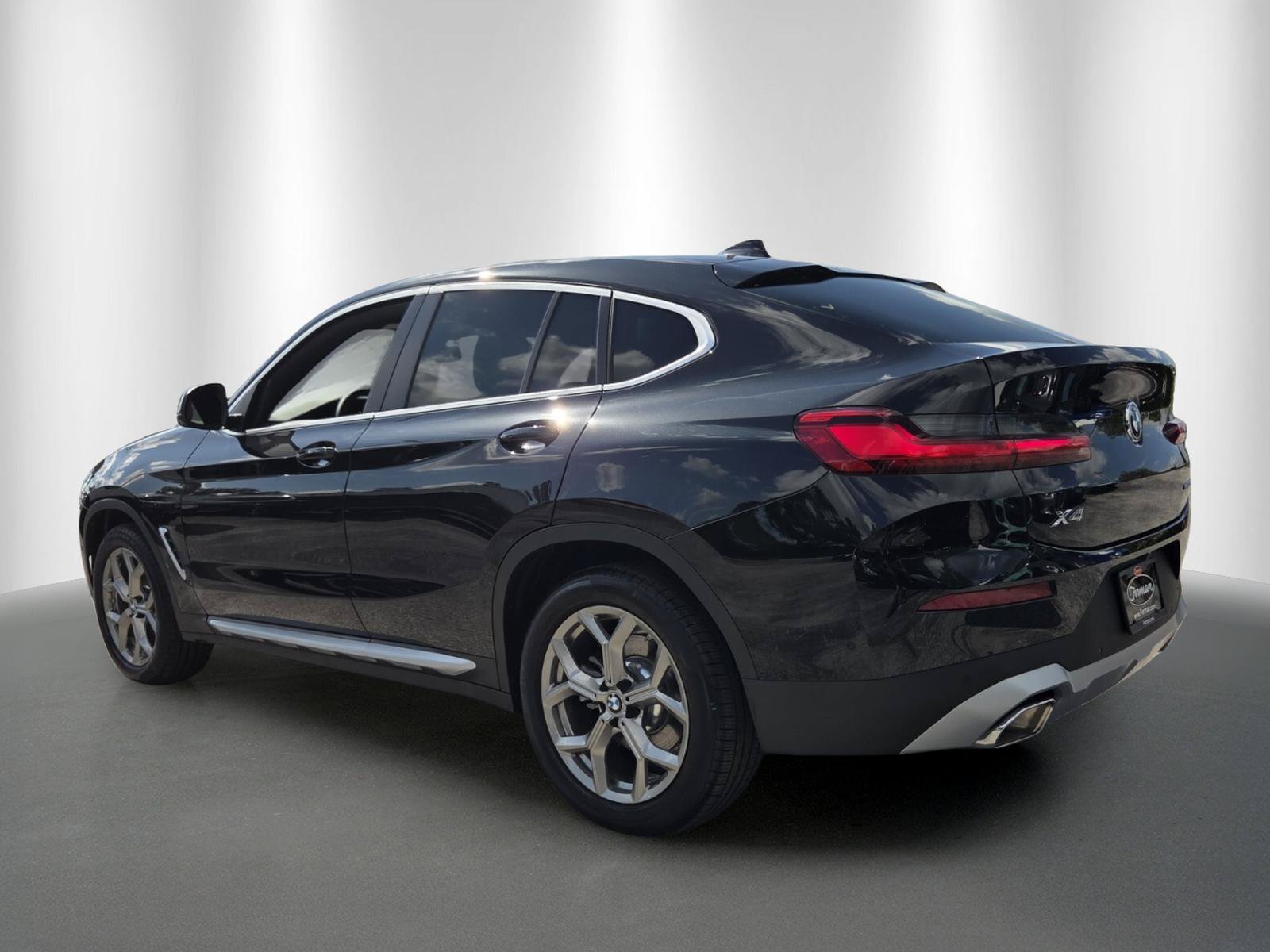 Certified 2025 BMW X4 xDrive30i AWD/4WD image 5