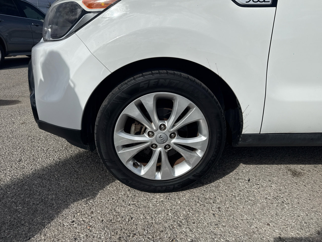 Used 2016 Kia Soul + image 24