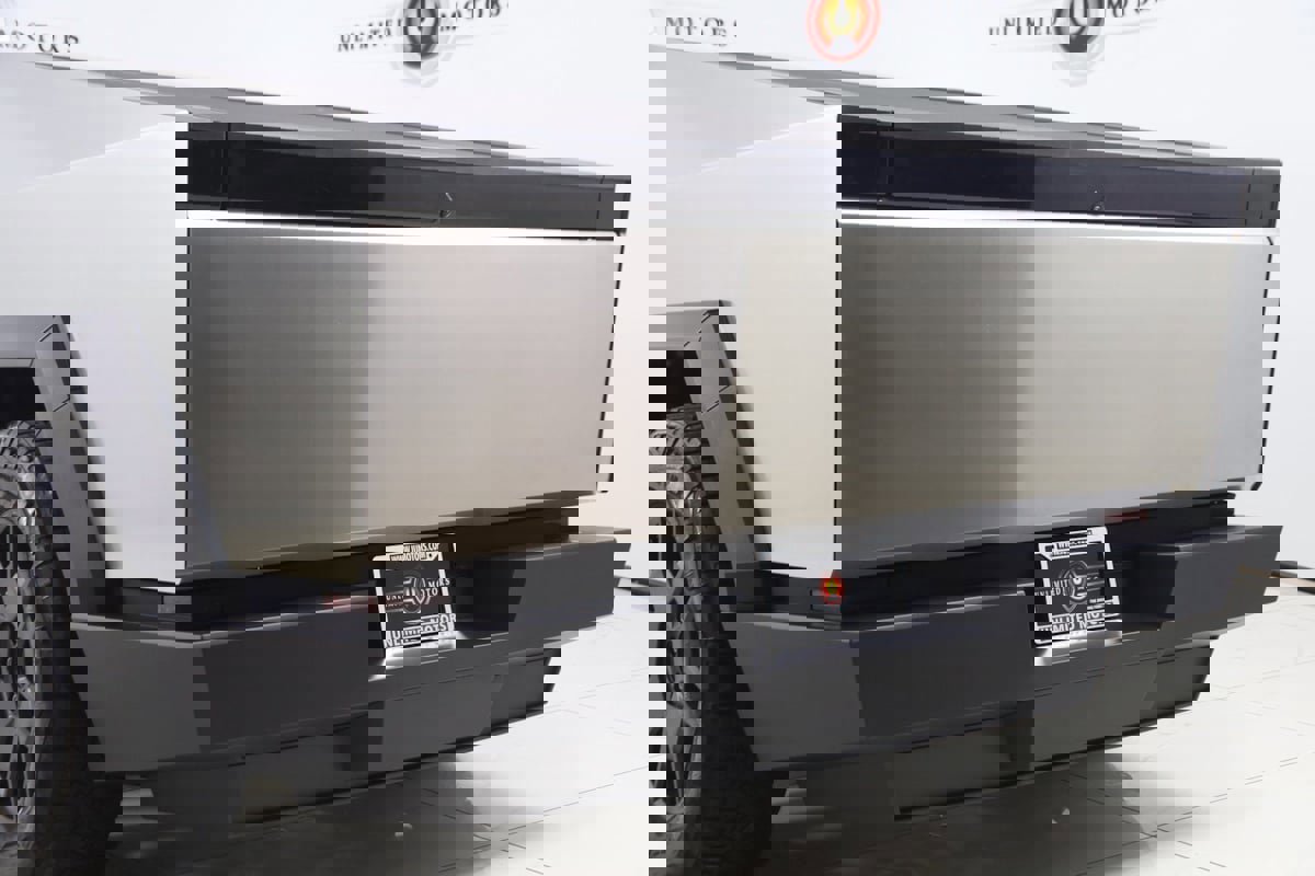 Used 2024 Tesla Cybertruck AWD Crew Cab image 26