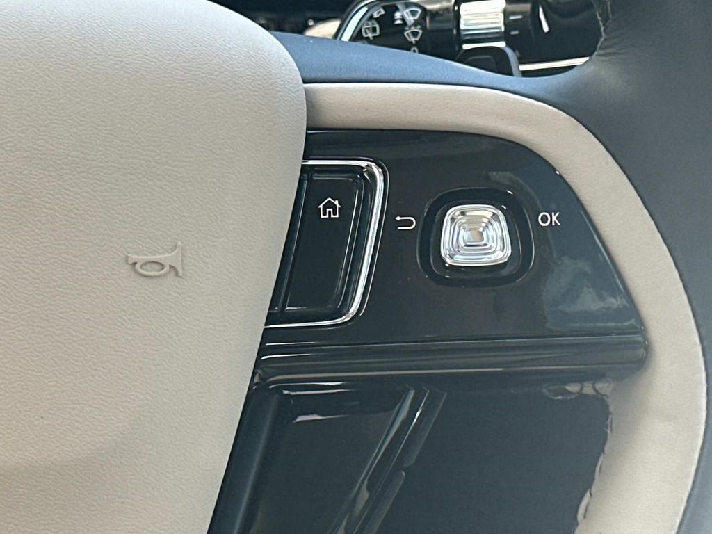 New 2025 Lincoln Corsair Grand Touring w/ Rear Removable Package Tray image 26