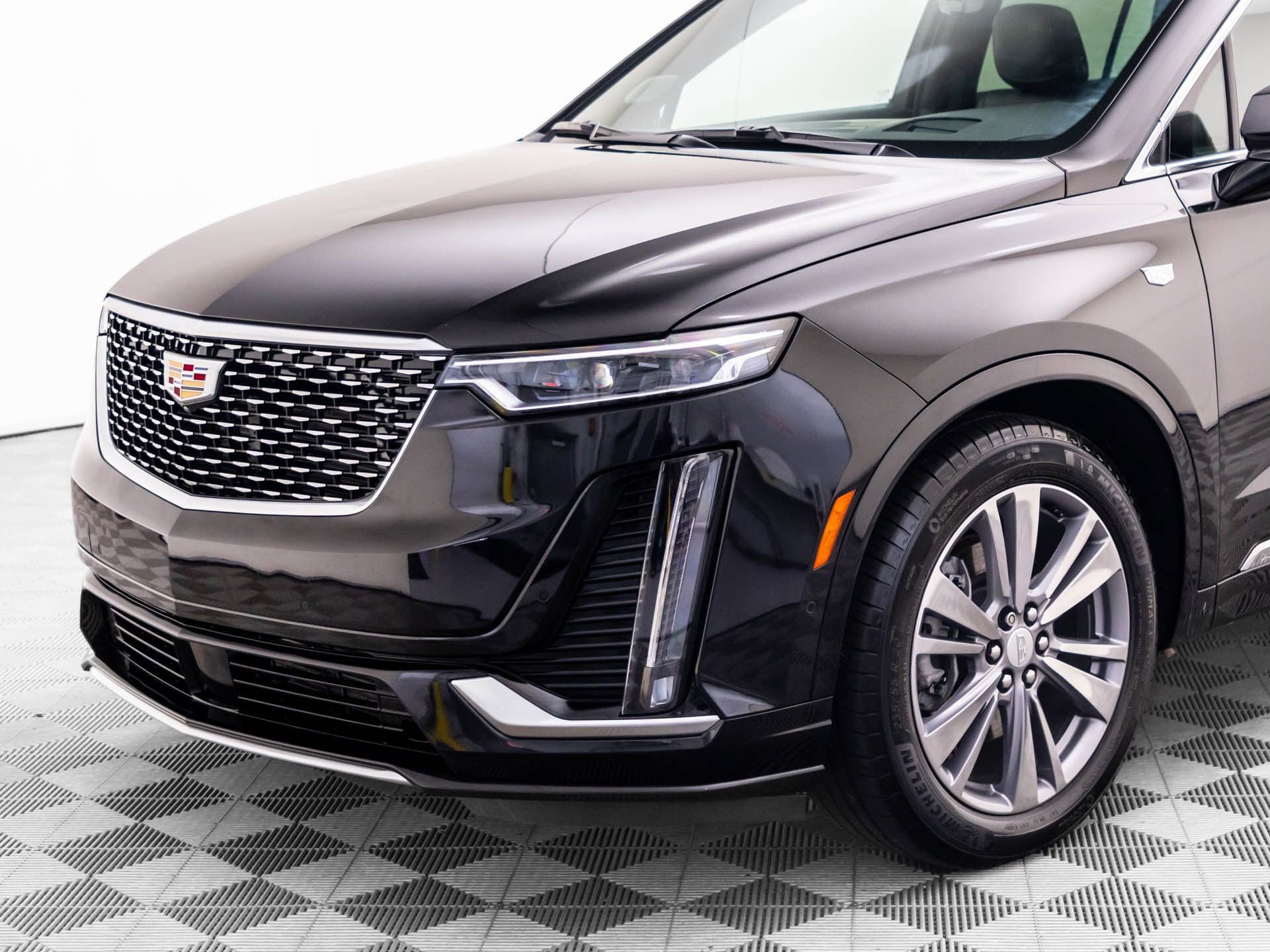 Certified 2025 Cadillac XT6 Premium Luxury w/ Platinum Package image 36