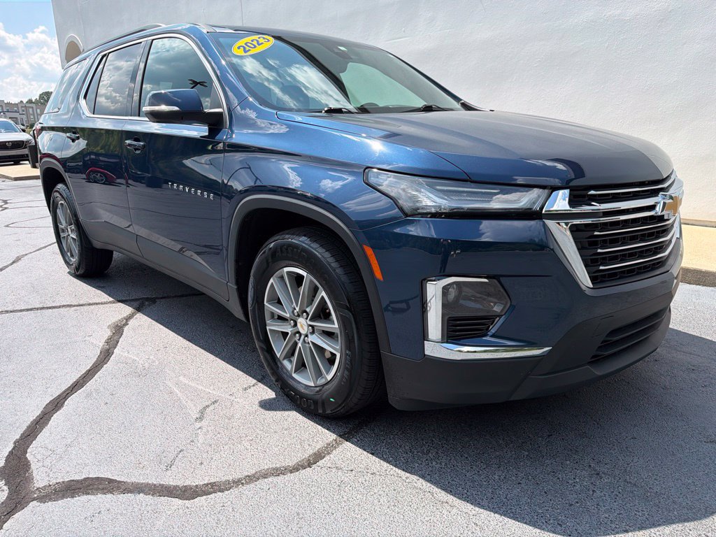Used 2023 Chevrolet Traverse LT FWD image 3