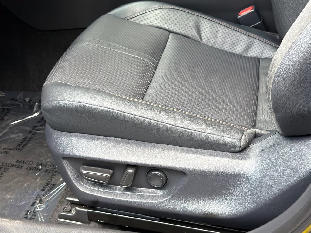 Used 2025 Toyota Camry XLE AWD/4WD image 18