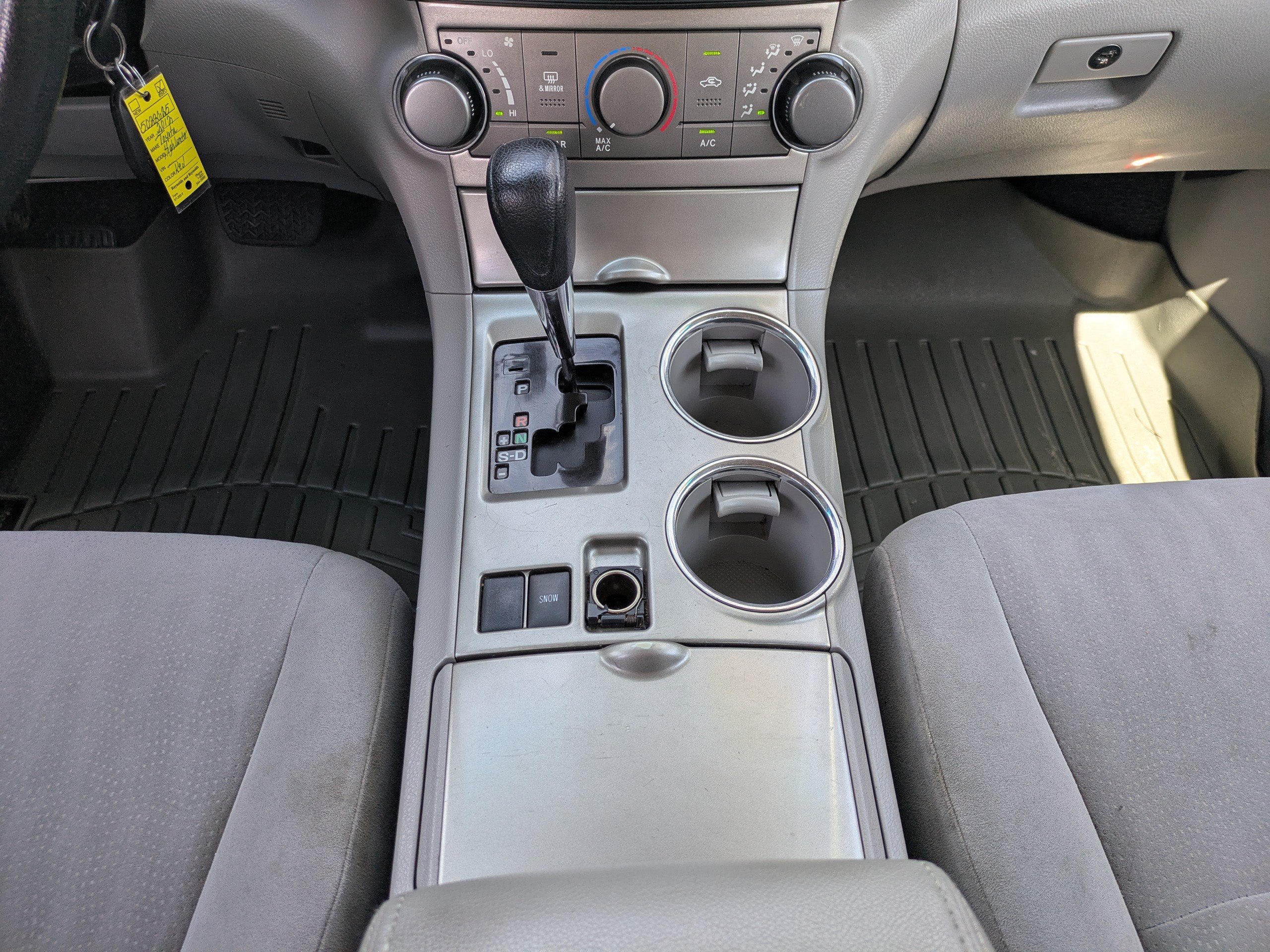 Used 2012 Toyota Highlander FWD w/ Cold Weather Pkg image 18