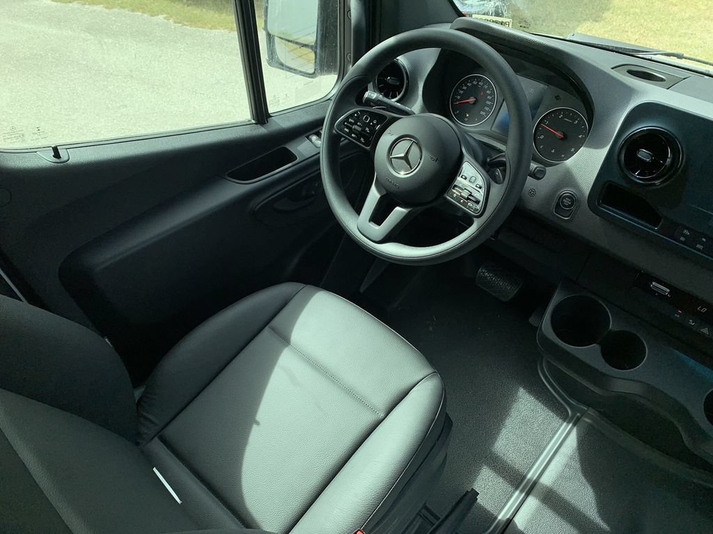 Used 2023 Mercedes-Benz Sprinter 2500 image 13