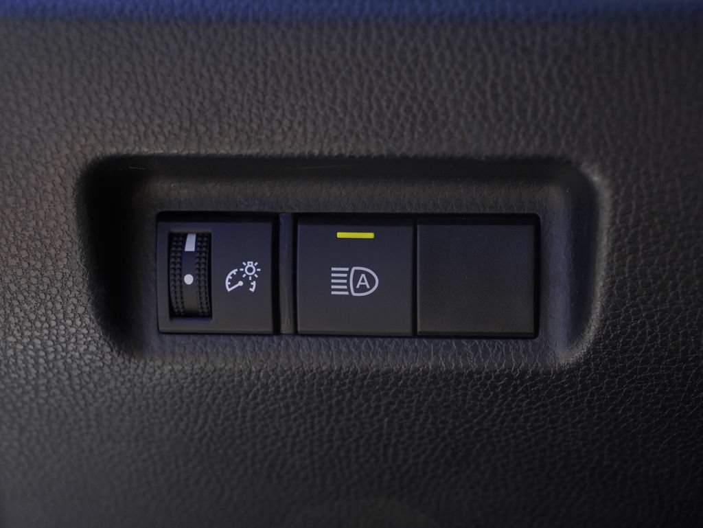 Used 2024 Toyota RAV4 LE AWD/4WD image 10