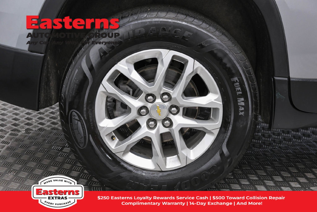 Used 2023 Chevrolet Traverse LS FWD image 31