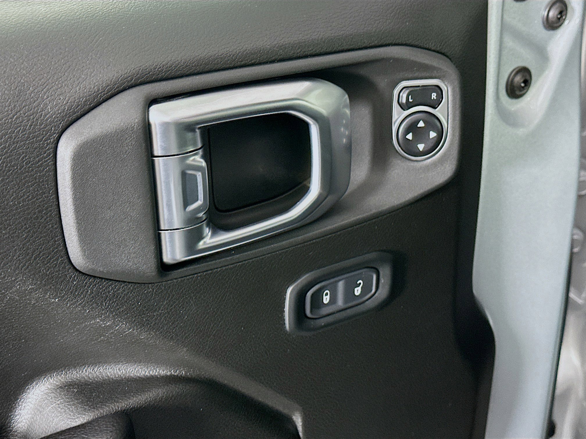 Used 2024 Jeep Wrangler Willys image 15