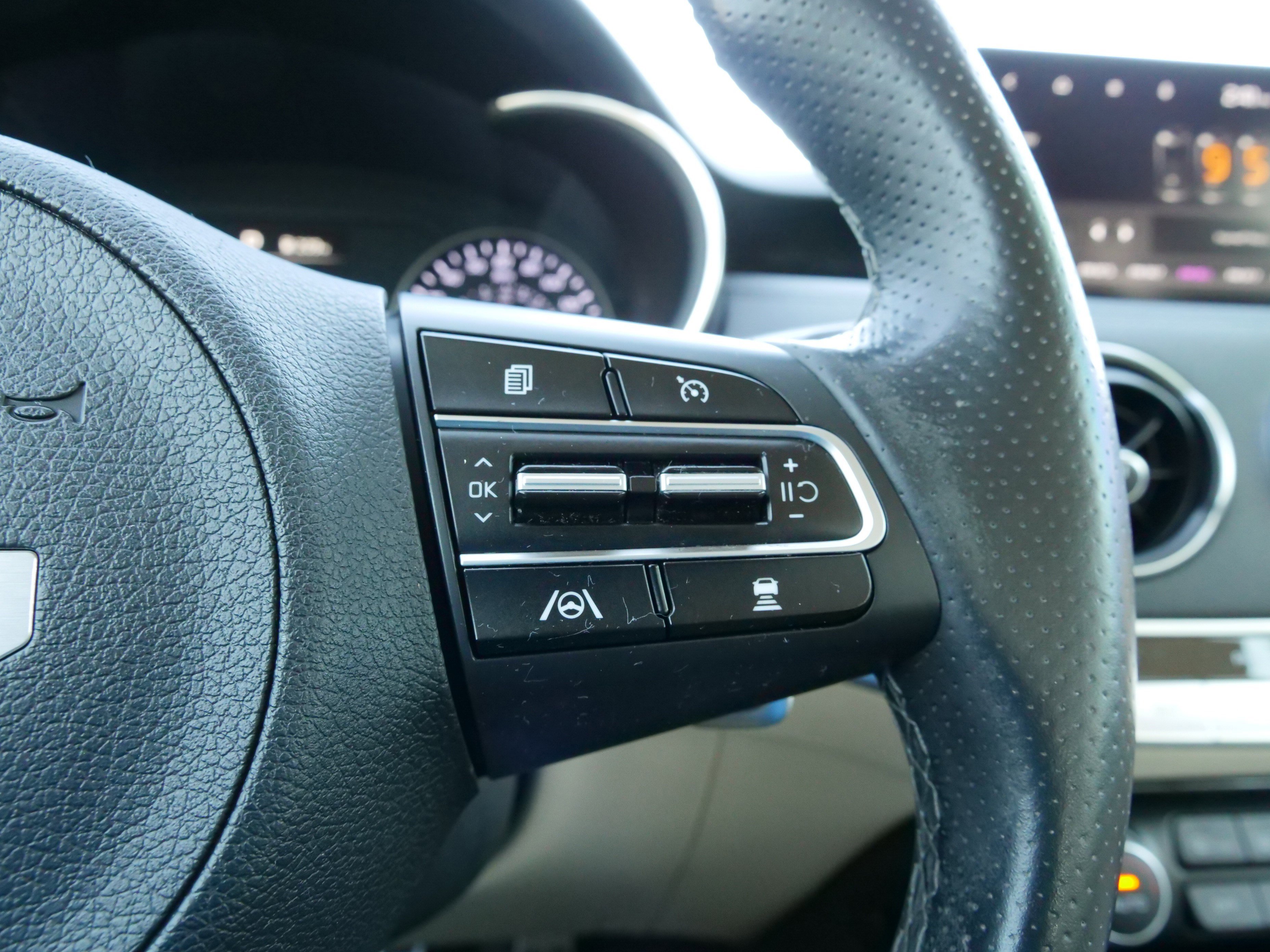 Used 2022 Kia Stinger GT-Line w/ Sun & Sound Package image 23