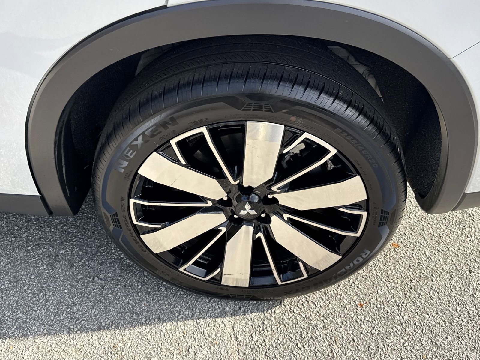 Used 2025 Mitsubishi Outlander SE image 20