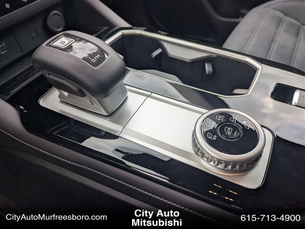 New 2025 Mitsubishi Outlander SE image 22