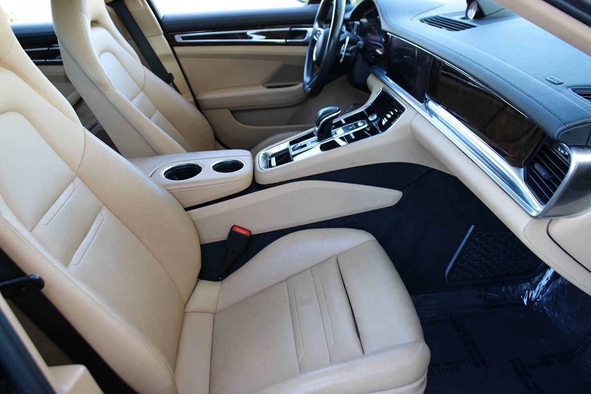 Used 2021 Porsche Panamera w/ Premium Package image 21