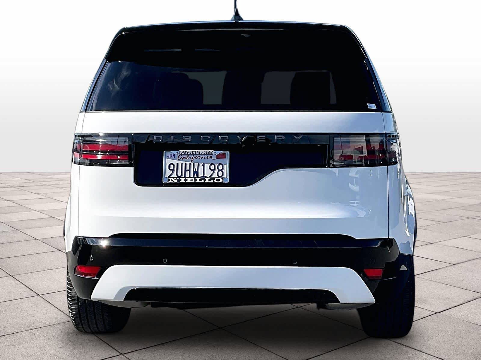 Used 2025 Land Rover Discovery Dynamic SE AWD/4WD image 7