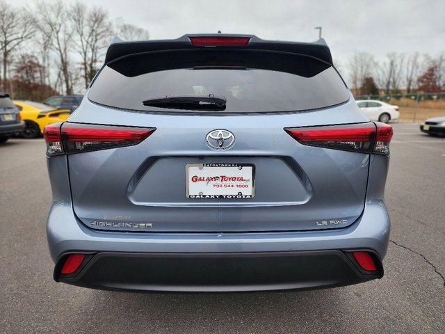 Used 2023 Toyota Highlander LE image 6