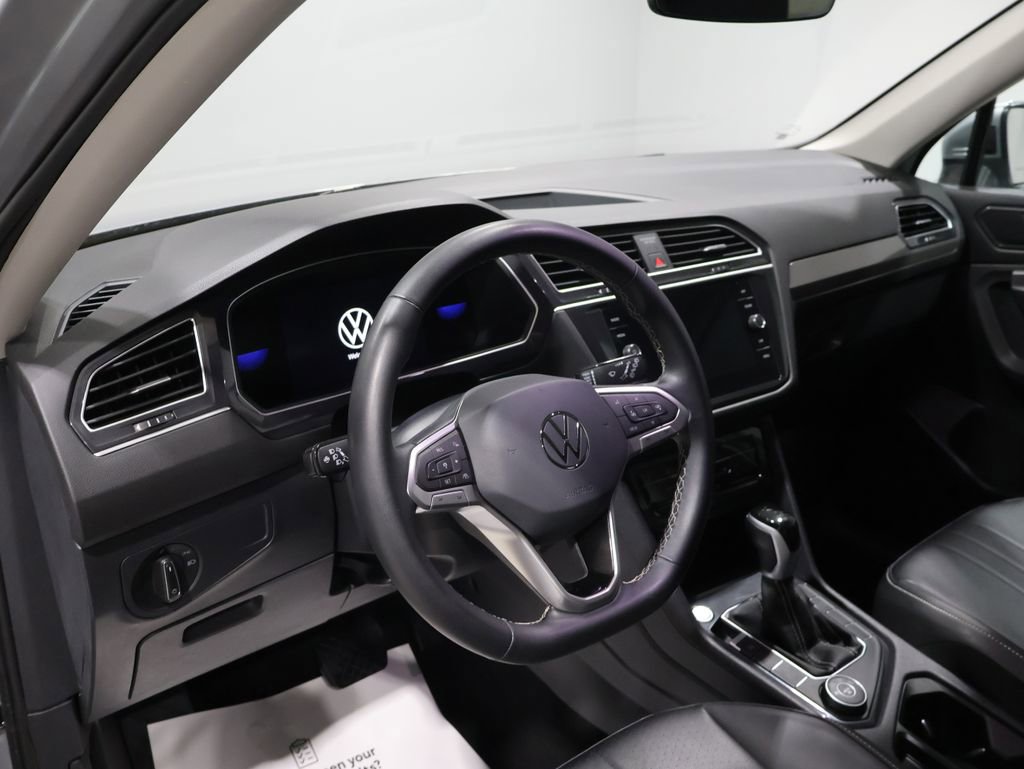 Used 2024 Volkswagen Tiguan SE image 15