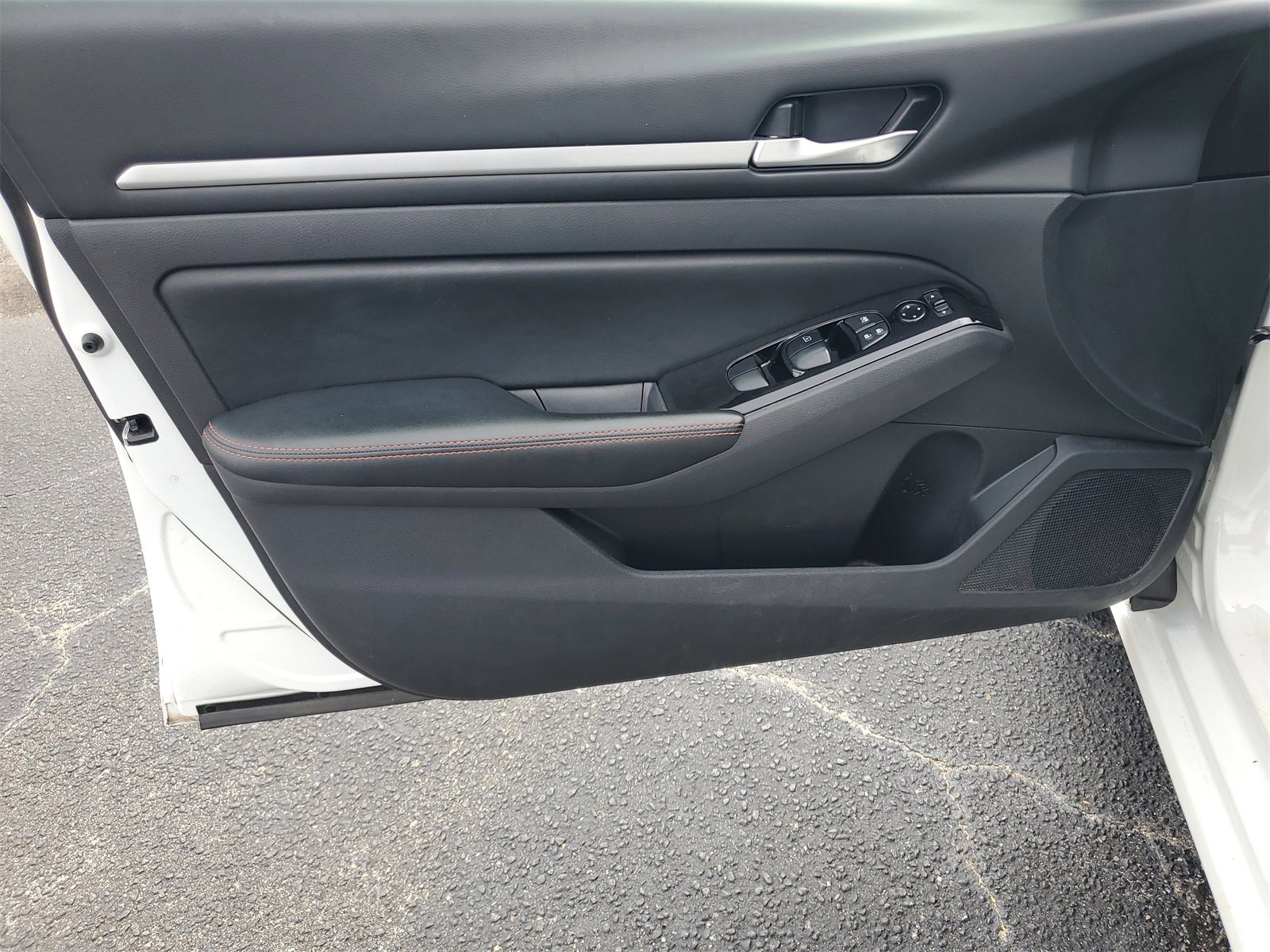 Used 2024 Nissan Altima 2.5 SR image 8