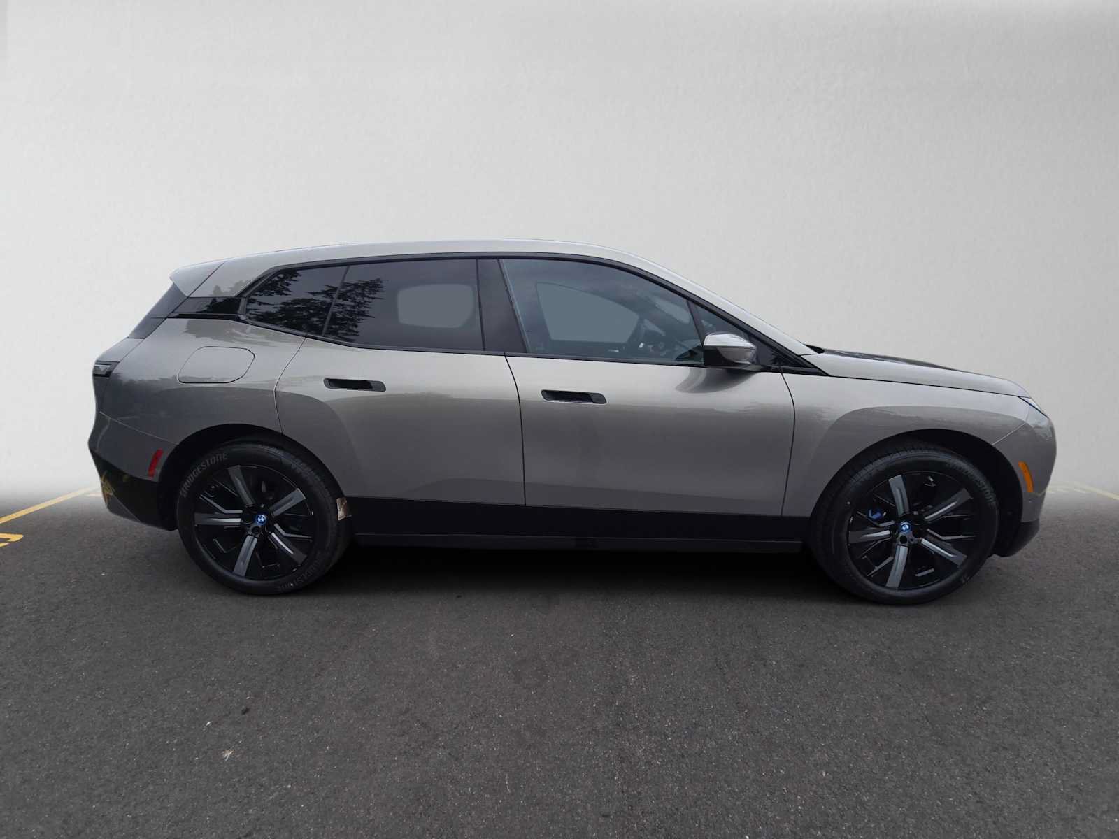 Used 2023 BMW iX xDrive50 w/ Sport Package AWD/4WD image 2