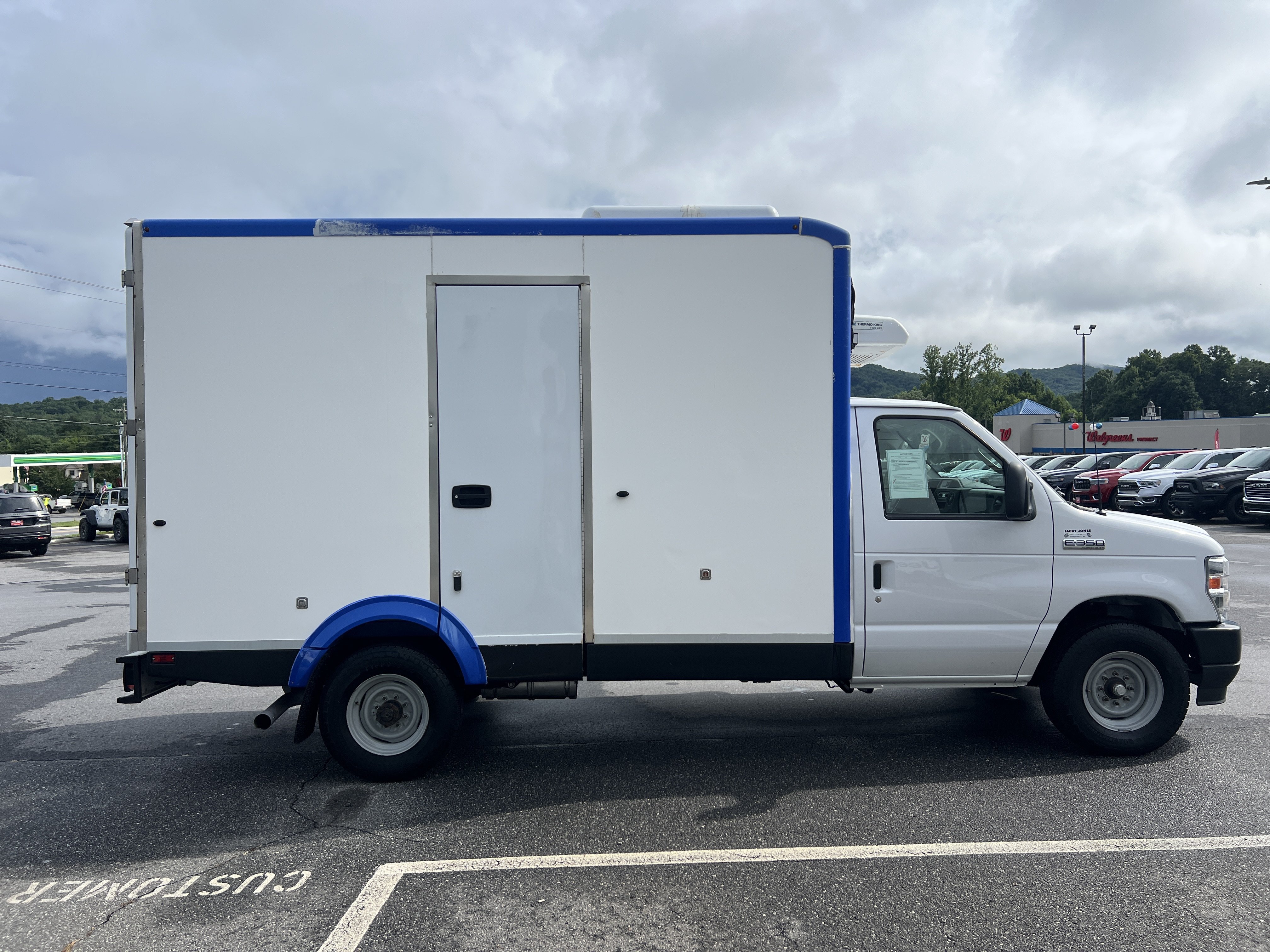 Used 2023 Ford E-350 and Econoline 350 Super Duty w/ Power Windows & Locks Group RWD image 4