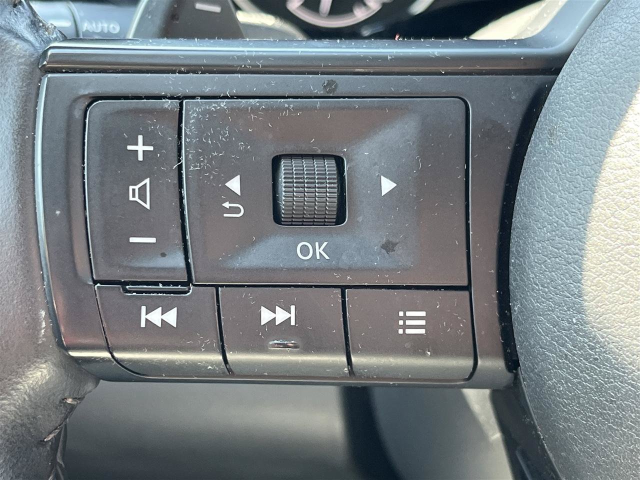 Used 2024 Nissan Pathfinder SV FWD image 23