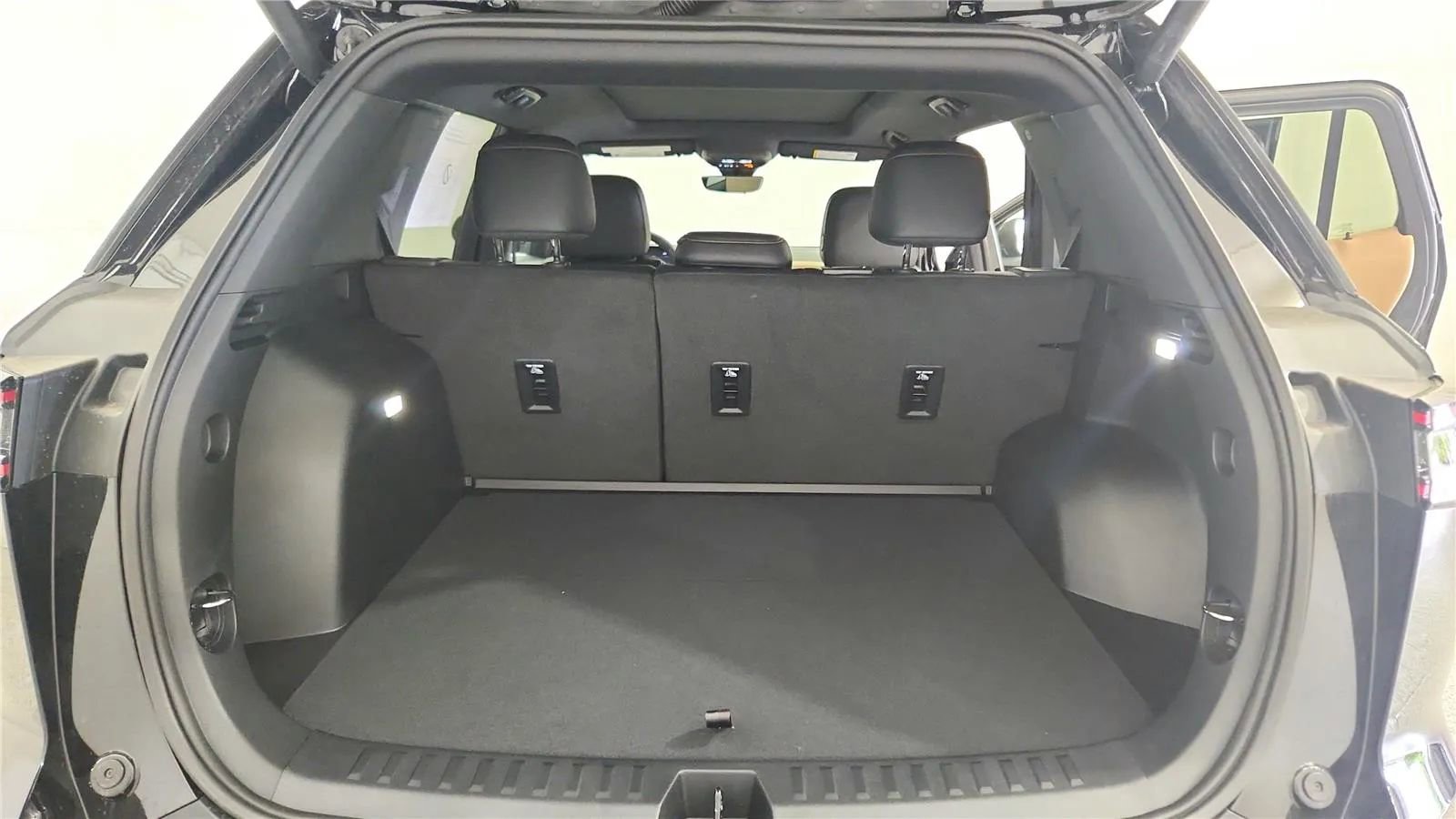 New 2026 Chevrolet Equinox ACTIV w/ Convenience Package III AWD/4WD image 19