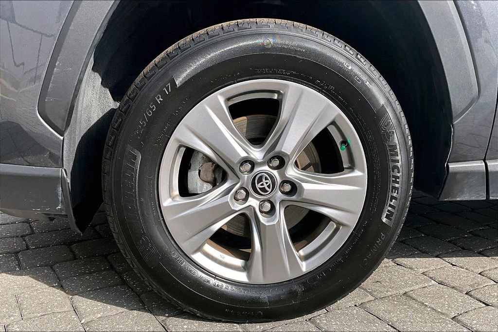 Used 2024 Toyota RAV4 XLE image 31