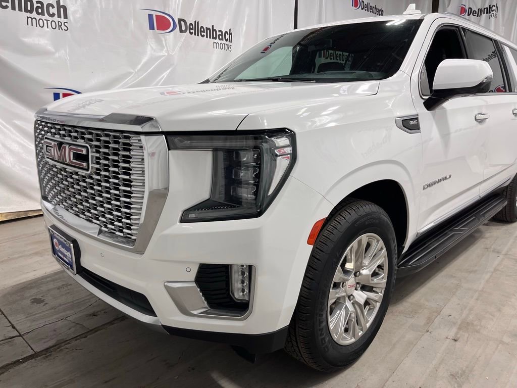 Used 2022 GMC Yukon XL Denali AWD/4WD image 3