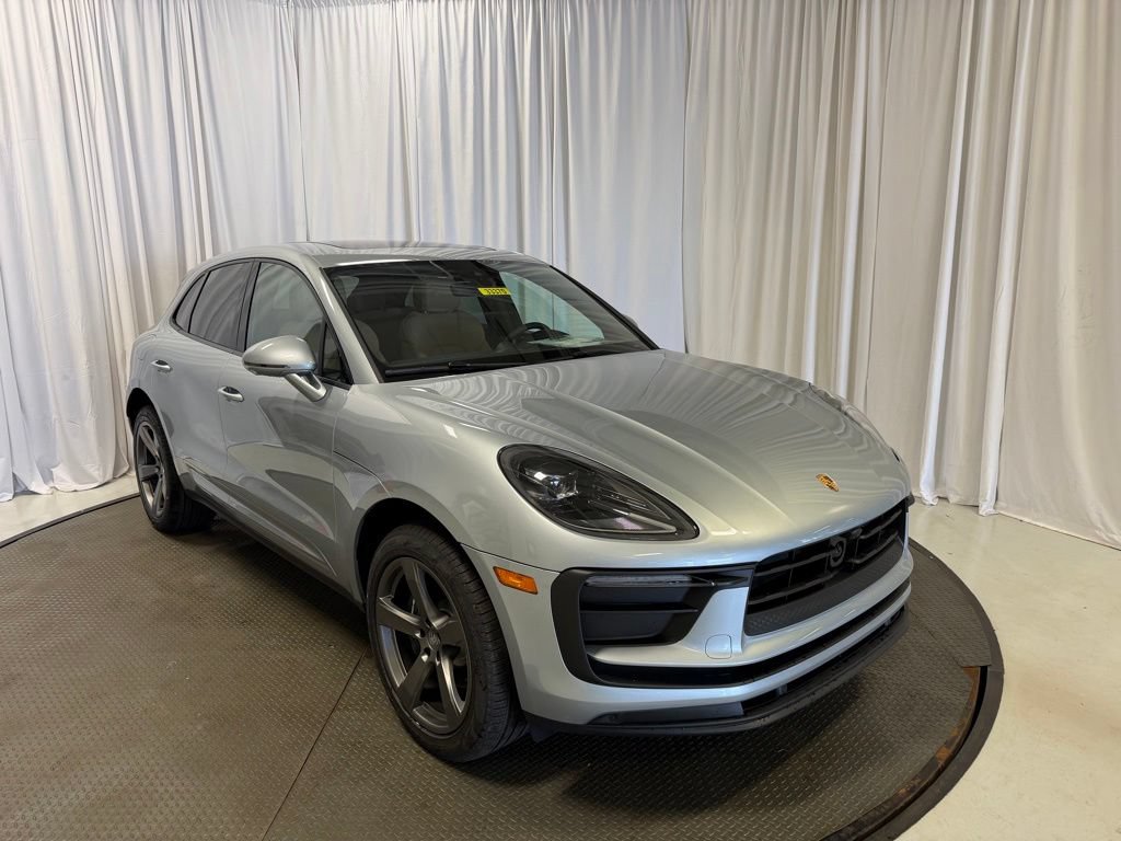 Certified 2026 Porsche Macan AWD/4WD image 32
