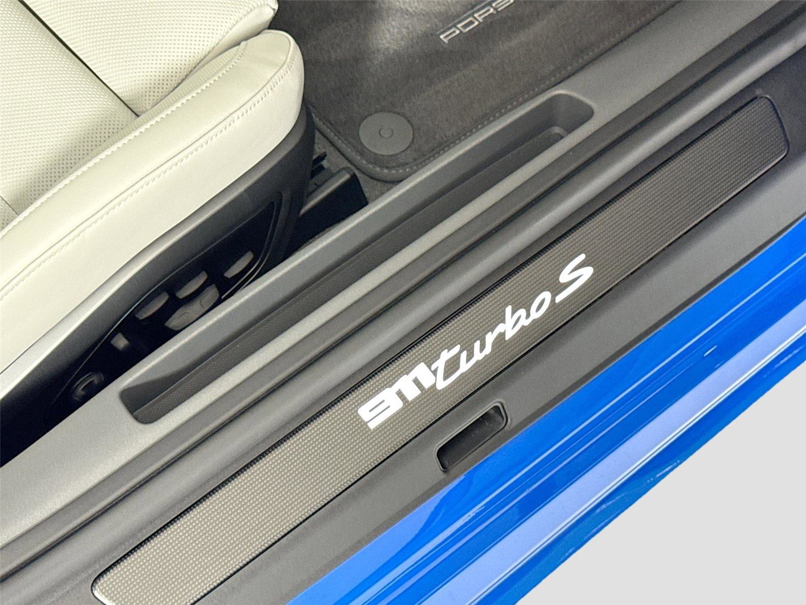 Used 2022 Porsche 911 Turbo S image 36