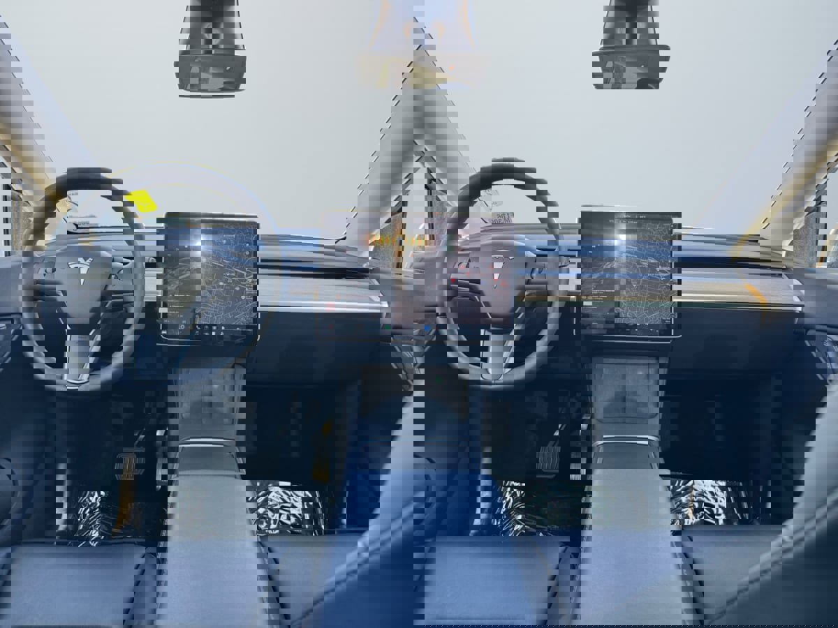 Used 2021 Tesla Model Y Long Range image 10